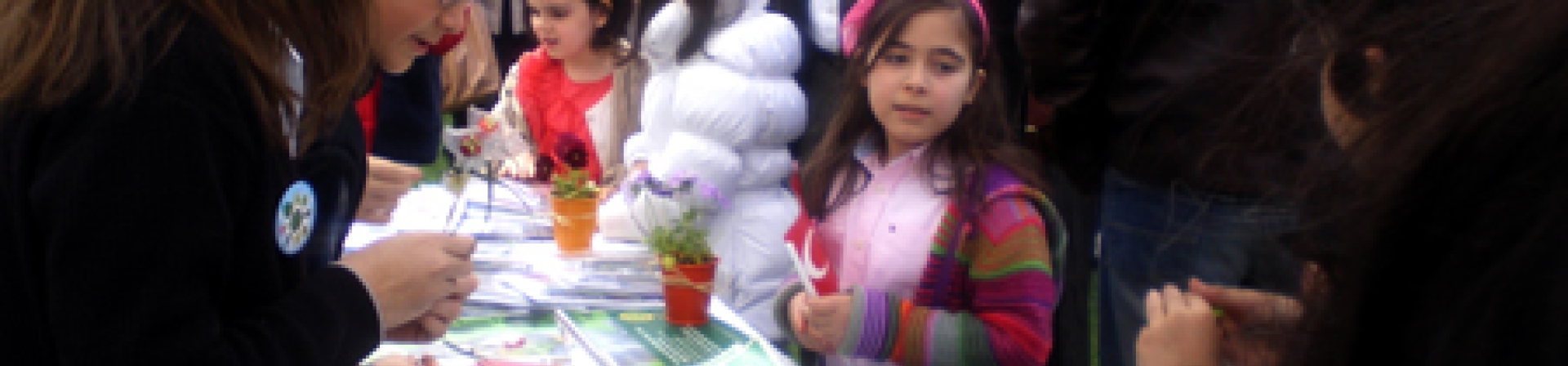 Kartpostal satarak fidan diktiler