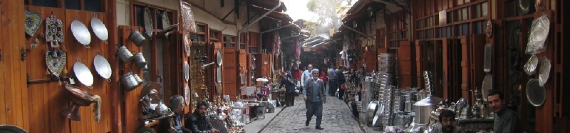 Kent yaşamının odağı çarşılarımız canlanıyor 