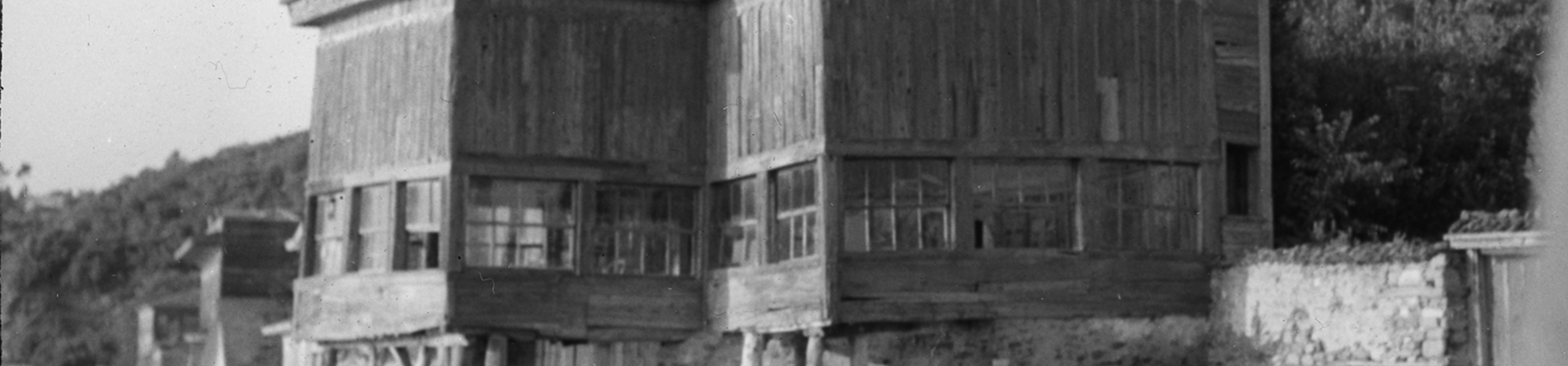 Tarihi Yalı Çürümeye Terk Edildi!